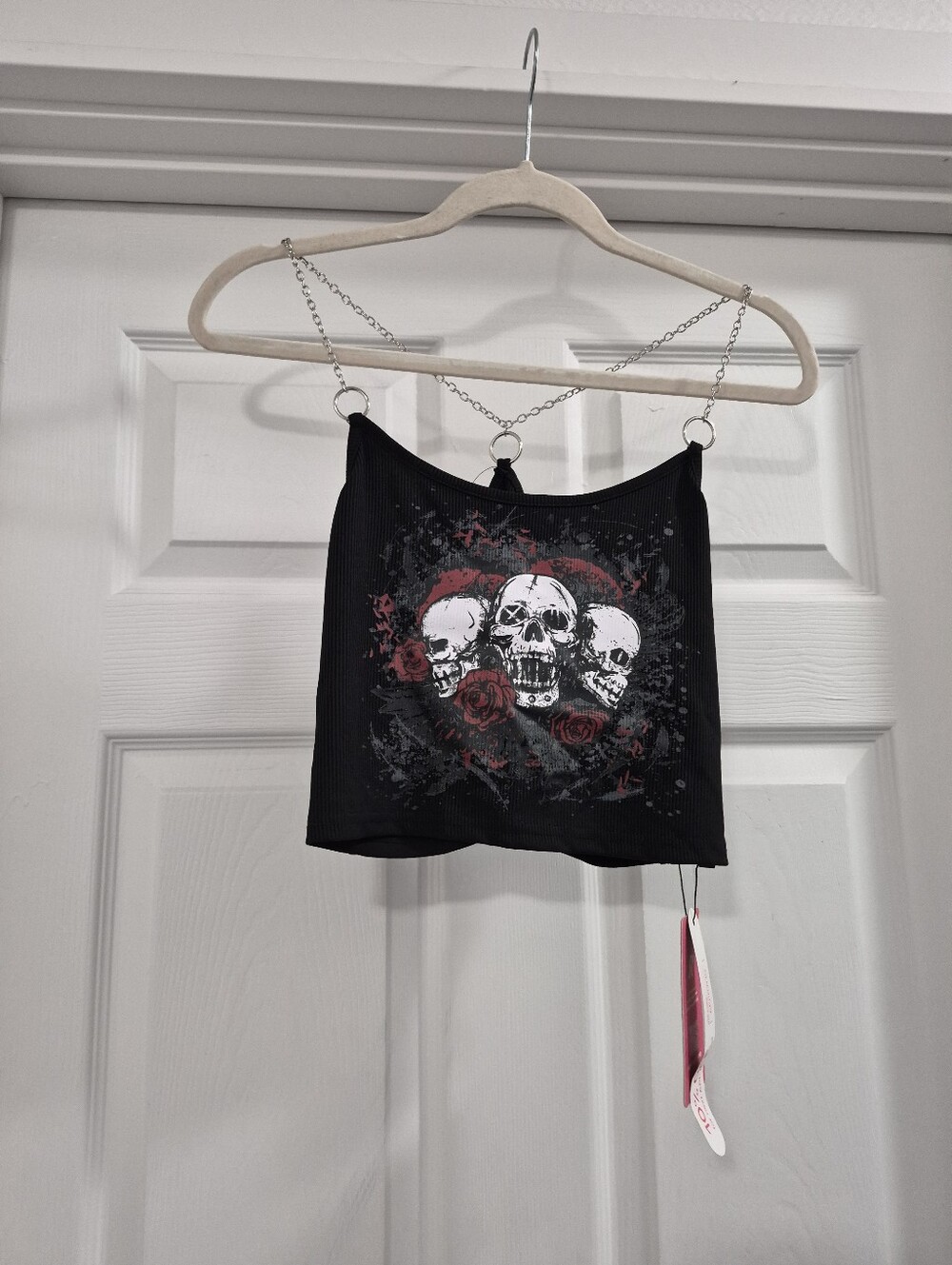 Romwe Brand New With Tags Large Black Skull & Roses Chain-Strap Crop Top